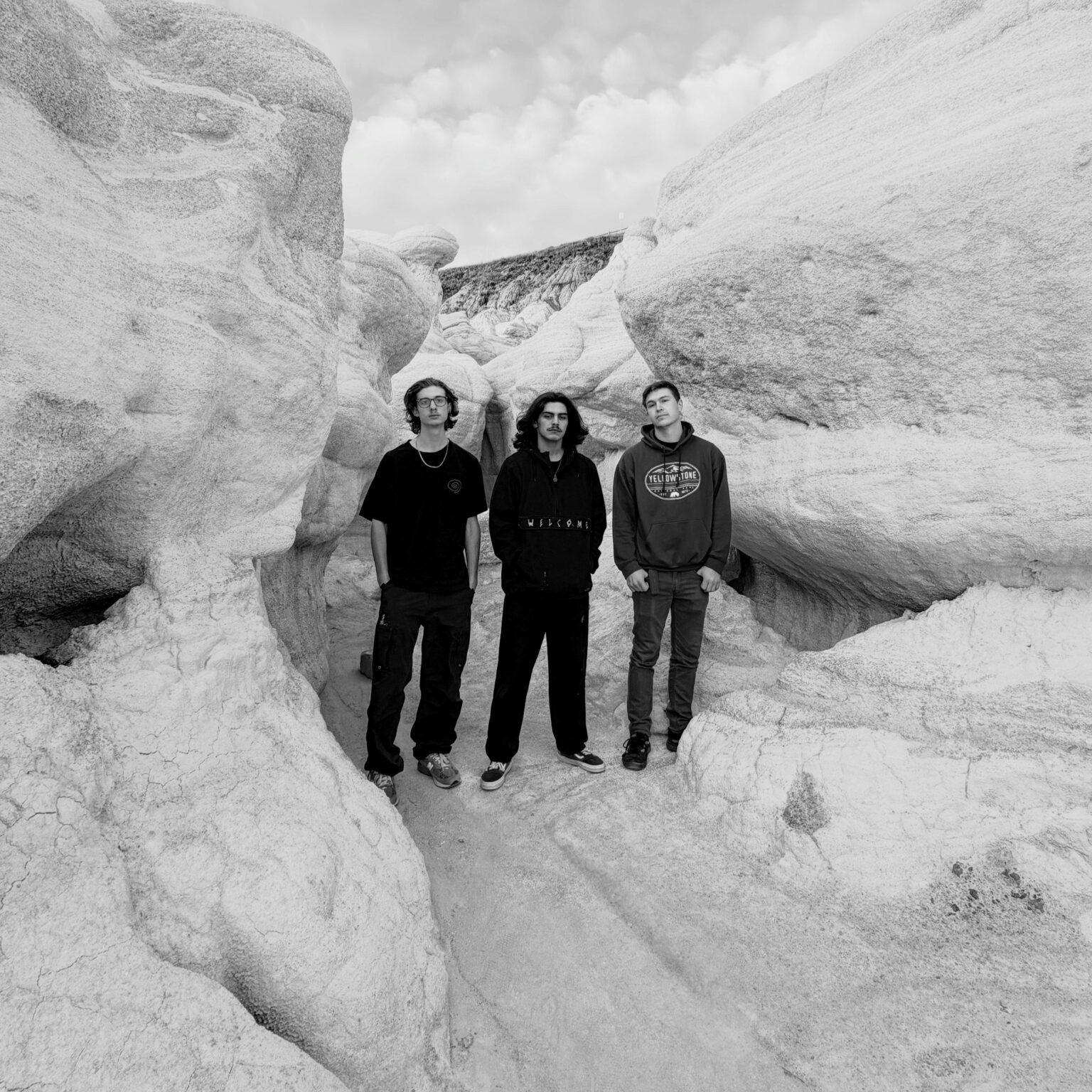 Alternative Rock Trio MINDLESS VITALITY Returns with Abstract New Single “BROKEN MINDS”