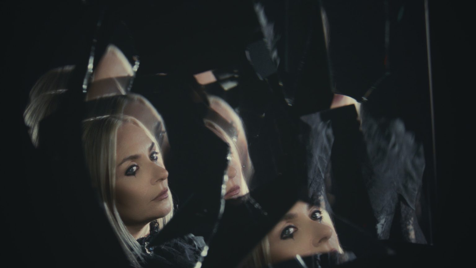 EIVØR – finds solace within the imperfect in new song ‘Spøkilsir / Revenants’